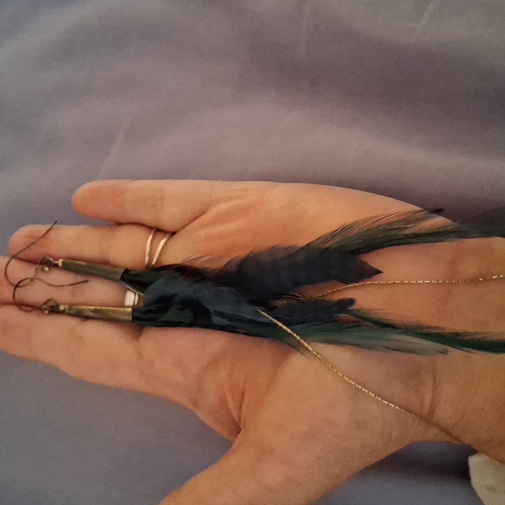 Elegant Vintage Feather Drop Earrings - Picture 2 of 7
